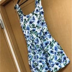 ダズリン 花柄ワンピースのサムネイル
