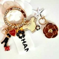 CHANEL 2025ホリデー　チャームカメリア❣️リボンチャーム♡キーリングのサムネイル