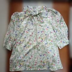 花柄リボン付きブラウスのサムネイル