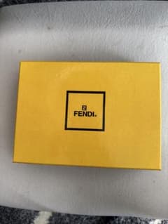 FENDI ギフトボックス　空箱のサムネイル