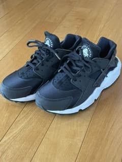 ナイキ　ハラチ　ブラック×ホワイトのサムネイル