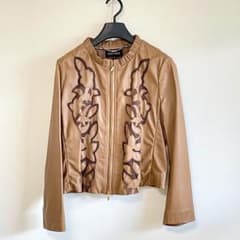 ESCADA エスカーダ 羊革 透かし 花柄 レザー ノーカラー ジャケット ESCADA エスカーダ 羊革 透かし 花柄 レザー ノーカラー ジャケット
