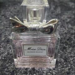Dior ブルーミングブーケ【オードトワレ】のサムネイル