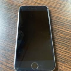 iPhone 6s Space Gray 64 GB auのサムネイル