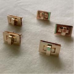 ゴールドカラー　重厚なひねり金具　５個のサムネイル
