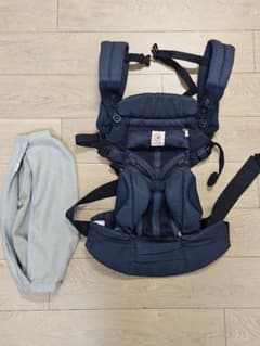 ergobaby 抱っこ紐 ネイビー 収納袋つきのサムネイル
