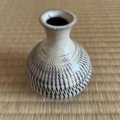 小鹿田焼　陶器 一輪挿し 花瓶 刷毛目 銘ありのサムネイル