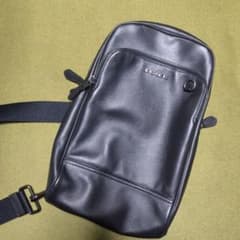 COACH 黒 レザー ショルダーバッグ　ボディバッグのサムネイル