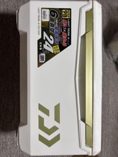 ダイワ クーラーボックス ZSS 2400 6面真空 24L 新品未使用のサムネイル