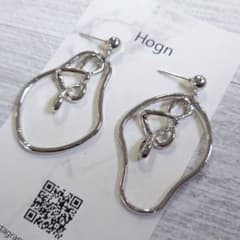 揺れる不規則シルバーピアス♡個性的　ハンドメイドピアスのサムネイル