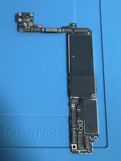iPhone se3 64GB ロジックボード ジャンク品のサムネイル
