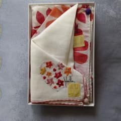 Shilla ハート、花刺繍 花柄ハンカチ２枚セットのサムネイル