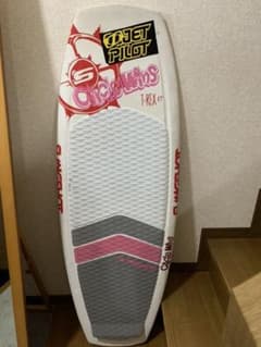 ウェイクサーフィン用の板　slingshot 中古のサムネイル