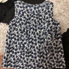 フリルが可愛い袖なしのカットソーです。のサムネイル