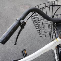 シルバー シティサイクル 前面バスケット付き　取りに来られる方 シティサイクル 白色 フロントバスケット付き - メルカリ