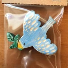 【青い鳥】木製ブローチ / ハンドメイド / 木工 / 手作りのサムネイル