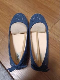 UGG スリッポン ネイビー 花柄 レース エスパドリーユのサムネイル