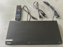 TOSHIBA DBR-E1007 ブラック BDレコーダー　リモコン付のサムネイル