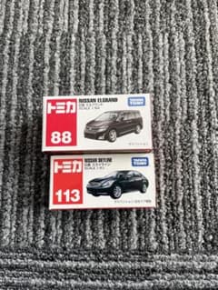 トミカ  日産 エルグランド　スカイラインのサムネイル