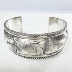 ま*こ様 Vintage Stamp Work Open Wide Bangle ま*こ様 Vintage Stamp Work Open Wide Bangle - メルカリ