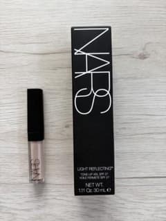 新品・未使用NARS ライトリフレクティングトーンアップヴェール　コンシーラー付のサムネイル
