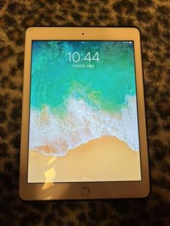 iPad 第6世代 WiFi 32GB シルバーのサムネイル