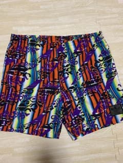 『週末値下げ』アディダス　adidas カラフルショートパンツのサムネイル