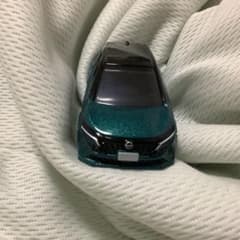 トミカ 日産 ノート グリーン ブラックのサムネイル