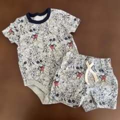 GAPミッキーマウス柄ロンパース・ショートパンツセット 70センチのサムネイル