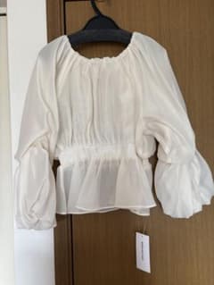 natural beauty basic シアーギャザーぺプラムブラウス新品のサムネイル
