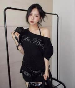 SQUARE STUD BELT ONE SHOULDER T-SHIRTS