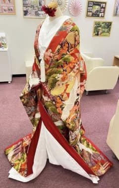 色打掛　中古品　赤　鶴　総刺繍のサムネイル