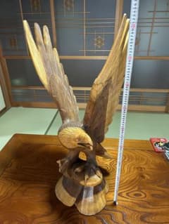 【迫力大型】木彫り 鷹 鷲 置物 一刀彫 天然木 オブジェ 高さ約90cmのサムネイル