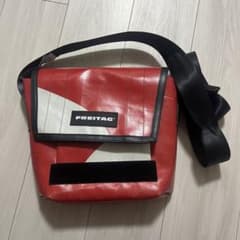 FREITAG メッセンジャーバッグ 赤/白 - メルカリ