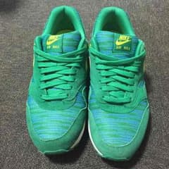 NIKEのサムネイル