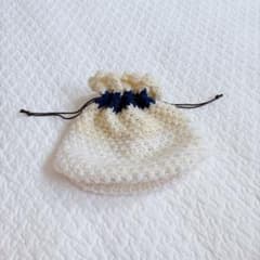 ハンドメイド ニット 巾着袋 ホワイト ネイビーのサムネイル