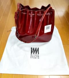 iM MIYAKE DESIGN STUDIO 巾着型ショルダーバッグ ボルドー - メルカリ