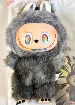 POP MART LABUBU シークレット 公式正規品 グレー カード付き - メルカリ