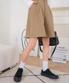 ベージュ ハーフパンツのサムネイル