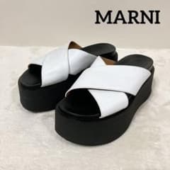 マルニ プラットフォームサンダル ホワイト 厚底38 マルニ プラットフォームサンダル ホワイト 厚底38 - メルカリ