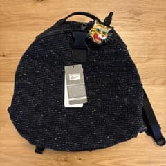 Onitsuka Tigerスラブ織りリュックオリジナル虎モチーフチャーム付き Onitsuka Tigerスラブ織りリュックオリジナル虎モチーフチャーム付き