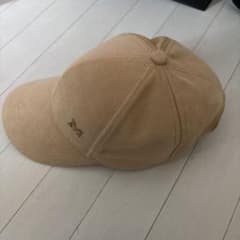 ベージュ キャップ ゴールドMロゴのサムネイル