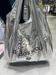 レア⭐︎adidas 韓国限定！エコバッグ！シルバー　ソンス店購入品　プレゼント◎ レア⭐︎adidas 韓国限定！エコバッグ！シルバー ソンス店購入品