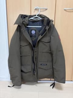 CANADA GOOSE ダウンジャケット カーキ Mサイズのサムネイル