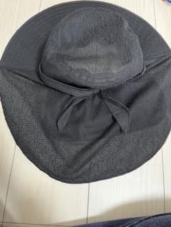 【未使用】しまむらUVカット帽子　遮熱 バックリボン  つば広 日よけ 黒のサムネイル