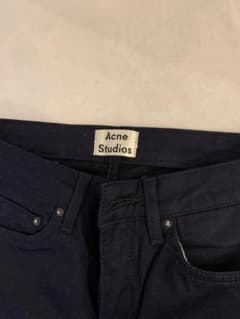 acne studios スキニーパンツ　ネイビー　25/32のサムネイル