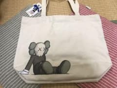 【BARST様専用】ユニクロxカウズトートバック　グレーのサムネイル