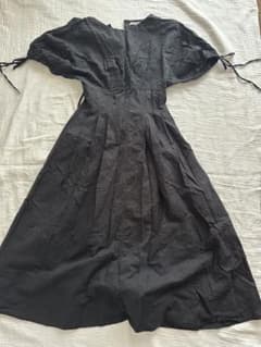 SNIDEL 黒の刺繍入りロングワンピースのサムネイル