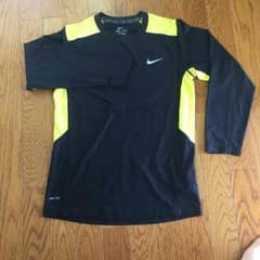 新品未使用ナイキ長袖TシャツLサイズのサムネイル
