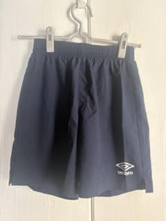 UMBRO（アンブロ）のネイビーカラーのハーフパンツのサムネイル